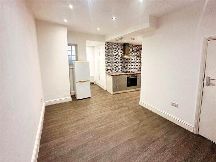 1 Bedroom Apartment To Rent In High Street, Addlestone, Surrey, KT15