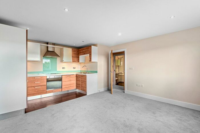 1 Bedroom Flat For Sale In Church Street, Epsom, KT17