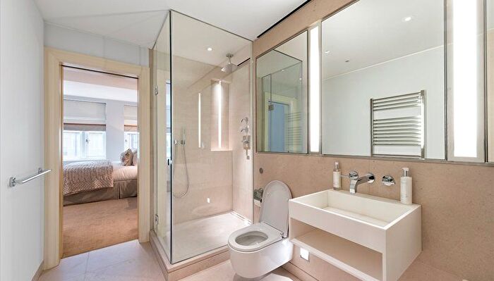 2 Bedroom Flat To Rent In Duke Street, London, W1K