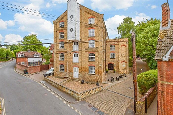 2 Bedroom Flat For Sale In Mill Street, East Malling, West Malling, Kent, ME19