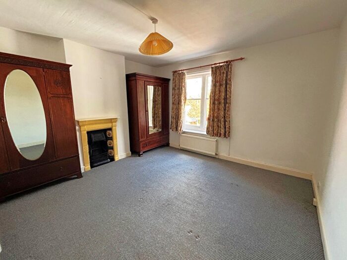 3 Bedroom Terraced House For Sale In High Street, Twyford, Reading, Berkshire, RG10