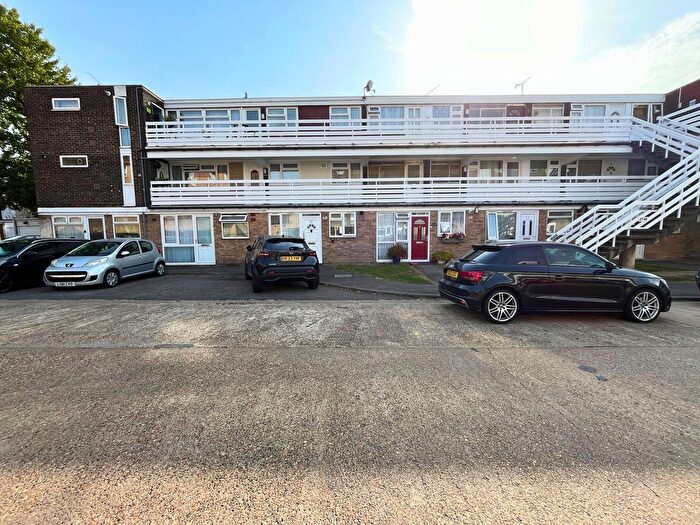 1 Bedroom Flat For Sale In Peartree Close, South Ockendon, Essex, RM15