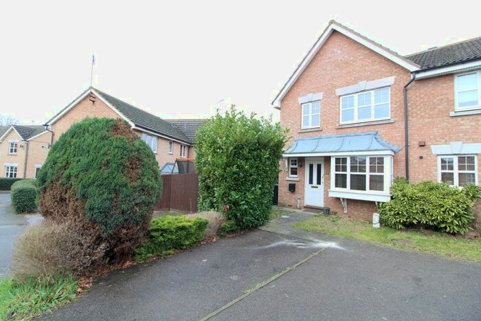 3 Bedroom Semi-Detached House To Rent In Grosvenor Road, Rayleigh, Essex SS6