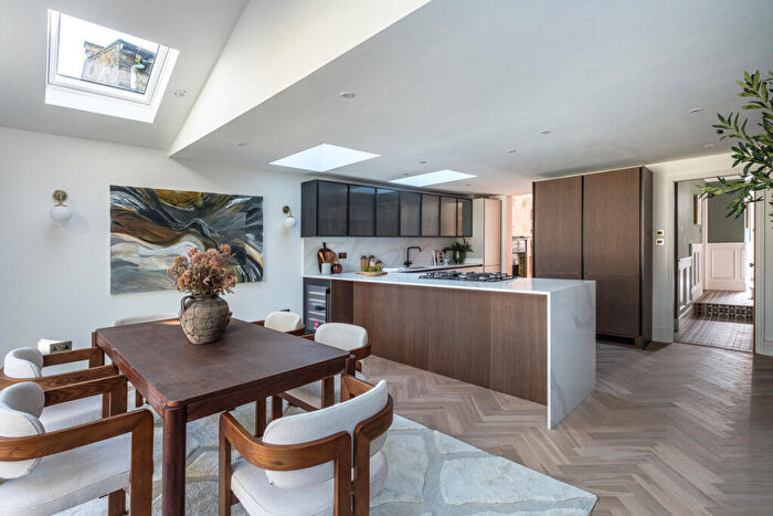 4 Bedroom Terraced House For Sale In Mapledene Road, London, E8