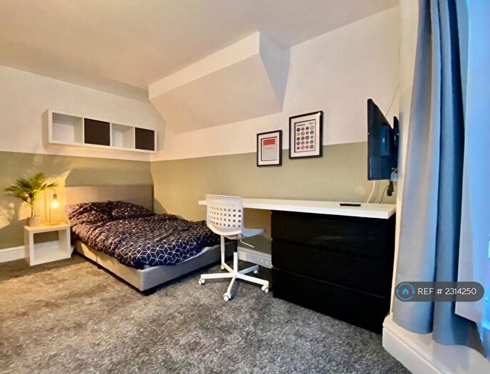 6 Bedroom Terraced House To Rent In Blantyre Road, Liverpool, L15