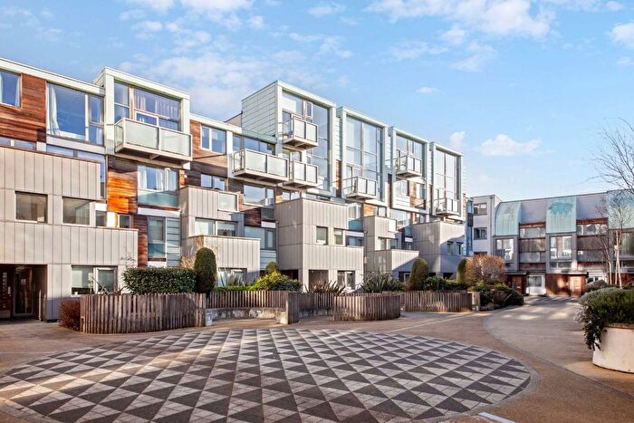 2 Bedroom Flat To Rent In Peacock Place, London, N1