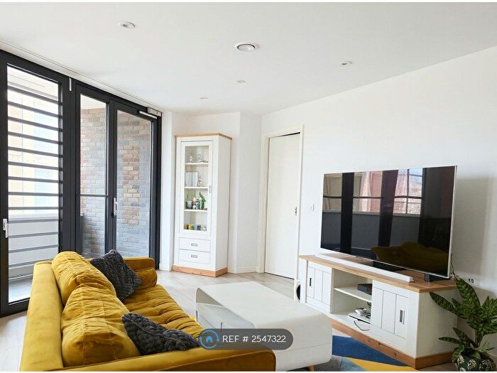 3 Bedroom Flat To Rent In Next To Tottenham Hale Station, London, N17