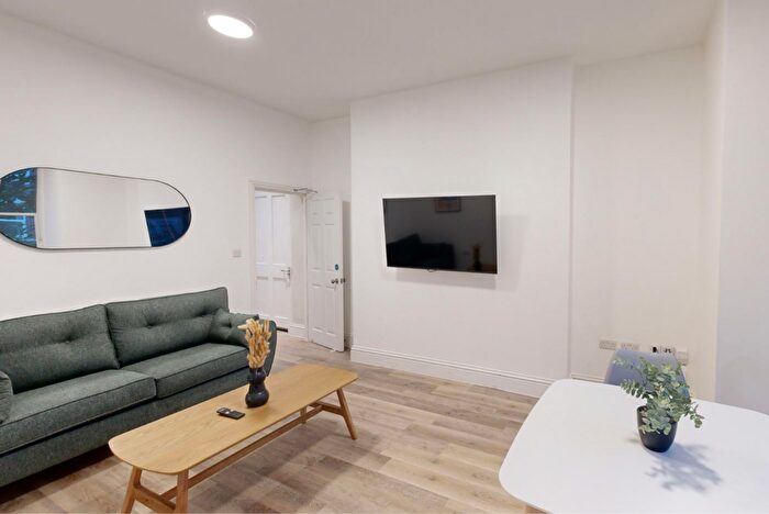 1 Bedroom Flat To Rent In Flat, Waverley Centre, - Portland Road, NG7