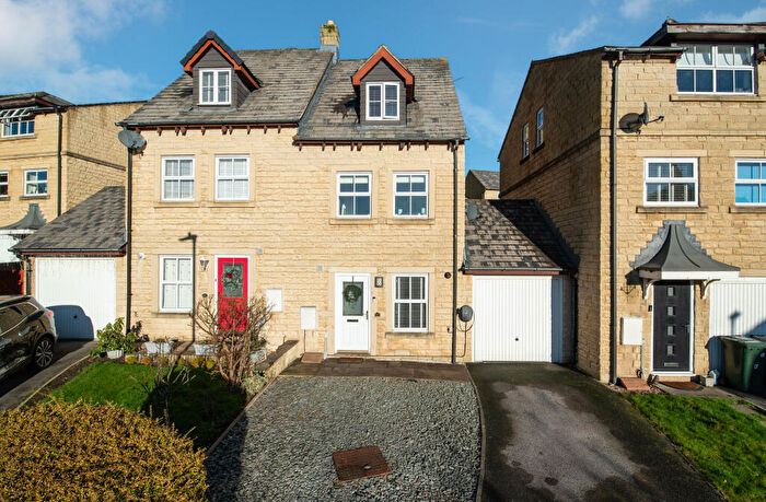 3 Bedroom Town House For Sale In Middlefield Court, East Morton, West Yorkshire, BD20