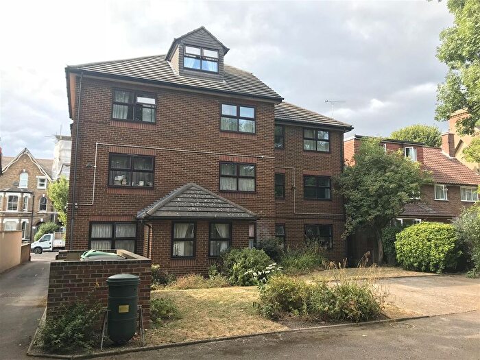 2 Bedroom Flat To Rent In Lewin Road, Streatham, SW16