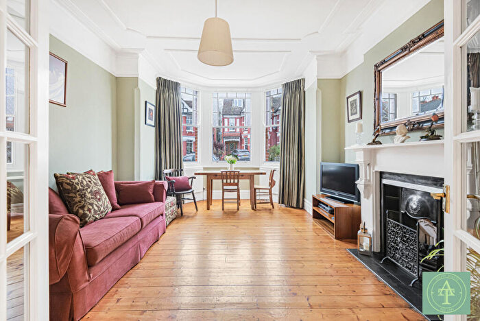 2 Bedroom Flat For Sale In Conway Road, London, N14