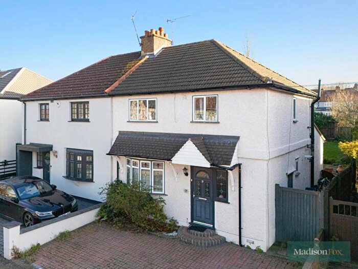 3 Bedroom Semi Detached House For Sale In Canfield Road, Woodford Green, IG8