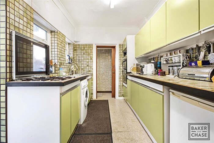 3 Bedroom Terraced House For Sale In Holtwhites Hill, Enfield, EN2