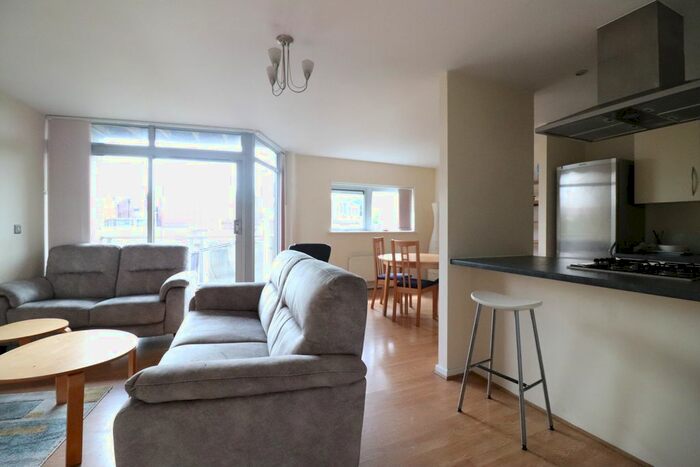 2 Bedroom Flat To Rent In Violet Road, London, E3