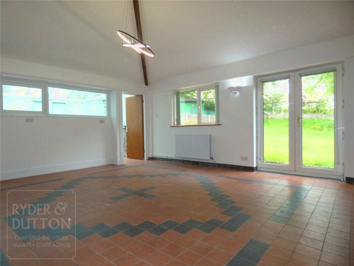4 Bedroom Semi-Detached House To Rent In Thornham New Road, Castleton, Rochdale, OL11