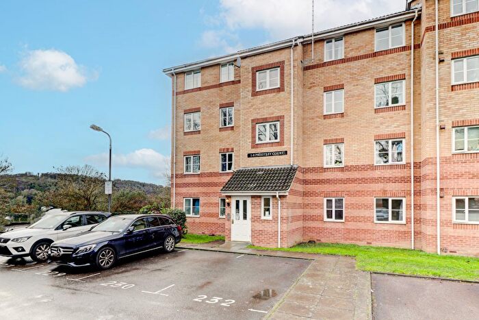 2 Bedroom Flat For Sale In Princes Gate, High Wycombe, Buckinghamshire, HP13
