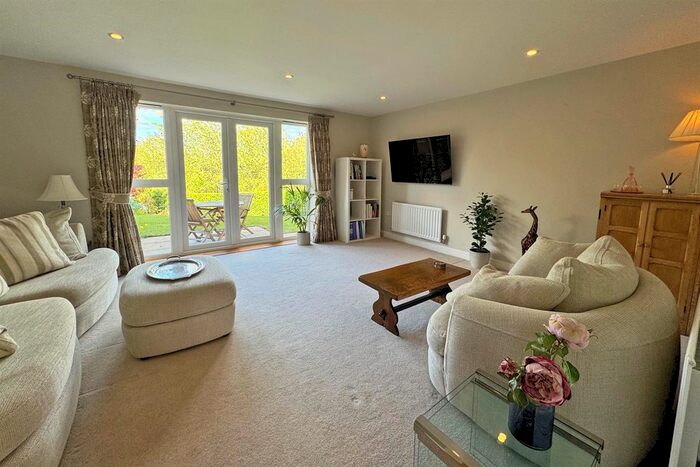3 Bedroom Semi-Detached House For Sale In Wildwood Close, Chiddingfold, Godalming, GU8