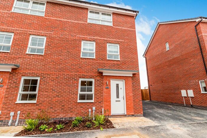 3 Bedroom Semi-Detached House To Rent In Hillcrest Road, Nuneaton, Leicestershire, CV10