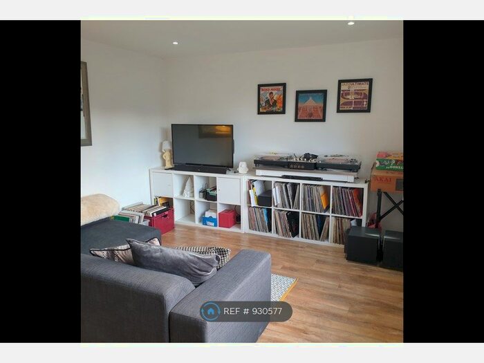 2 Bedroom Flat To Rent In Hardwicke Road, Ham TW10
