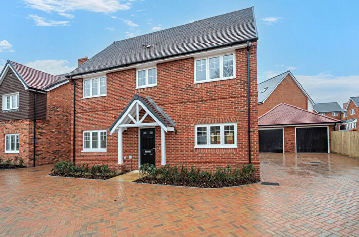 3 Bedroom Detached House For Sale In Chaffinch Place, Farnham, Surrey, GU9