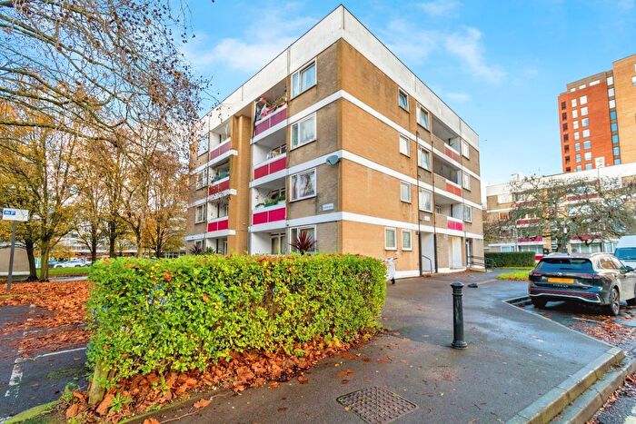 2 Bedroom Flat For Sale In Orchard Lane, Southampton, Hampshire, SO14