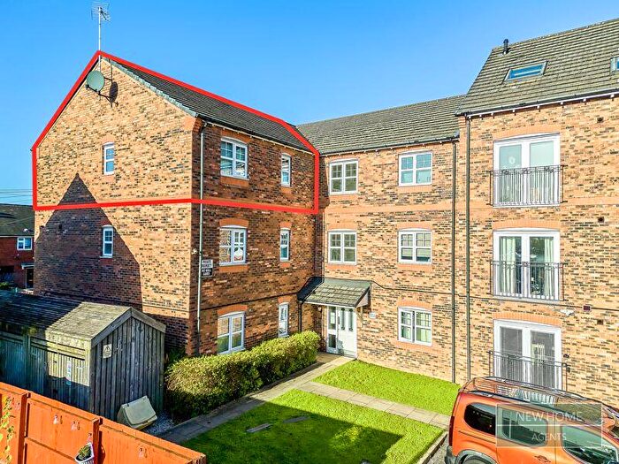 2 Bedroom Flat For Sale In Fernbeck Close, Farnworth, Bolton, BL4