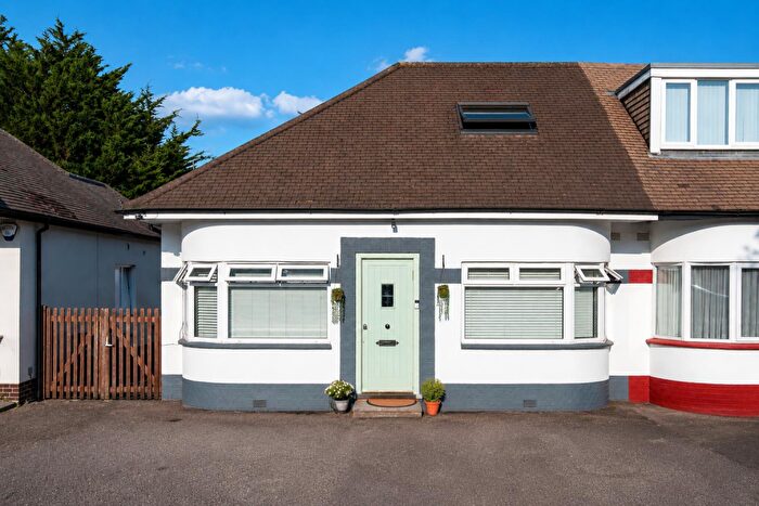 3 Bedroom House To Rent In Kenilworth Road, Edgware, HA8