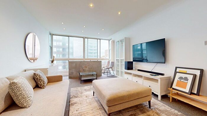 2 Bedroom Flat To Rent In Cambridge Square, Paddington, W2