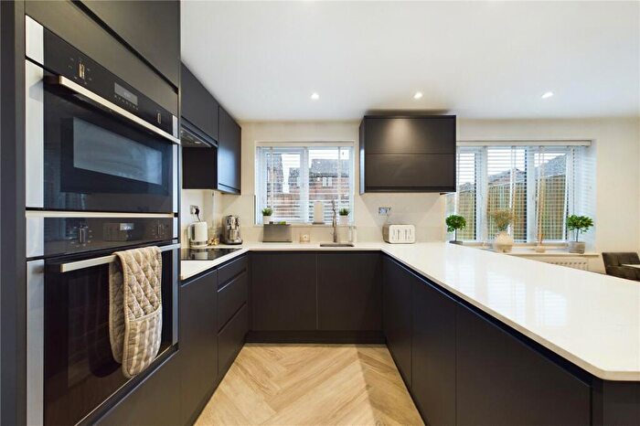 4 Bedroom Detached House For Sale In Bainbridge Road, Calcot, Reading, Berkshire, RG31