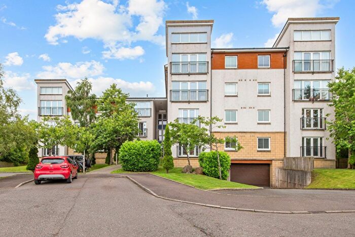 3 Bedroom Flat For Sale In Jardine Place, Bathgate, EH48