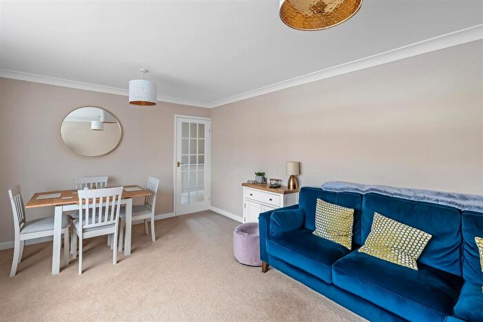 2 Bedroom Maisonette For Sale In Master Close, Oxted, RH8