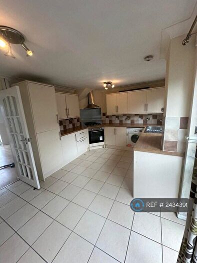3 Bedroom Semi-Detached House To Rent In Ridge Hill Lane, Stalybridge, SK15