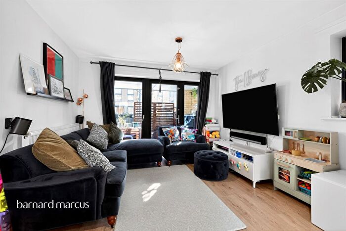 2 Bedroom Flat For Sale In Eythorne Road, London, SW9