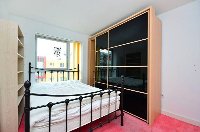 2 Bedroom Flat To Rent In West Parkside, Greenwich, London, SE10