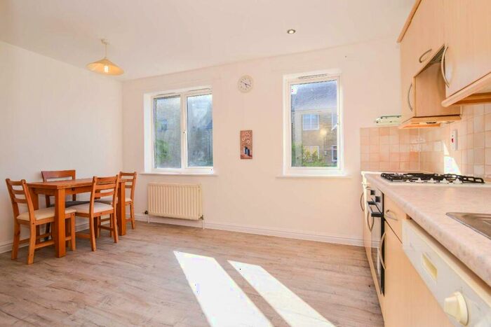 3 Bedroom House To Rent In Bering Square, Docklands, London, E14