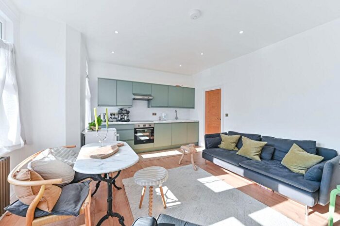 2 Bedroom Flat To Rent In Laleham Road, Catford, London, SE6