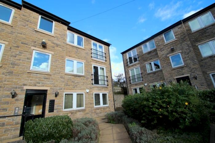 2 Bedroom Flat To Rent In Town Square, Kerry Garth, Horsforth, LS18