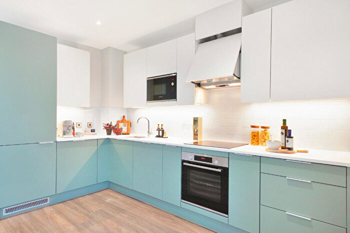 2 Bedroom Apartment To Rent In The Oakgate, KT22