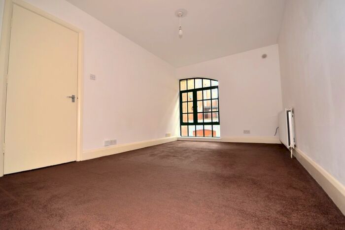 1 Bedroom Flat To Rent In Bank Street, Gravesend, Kent DA12