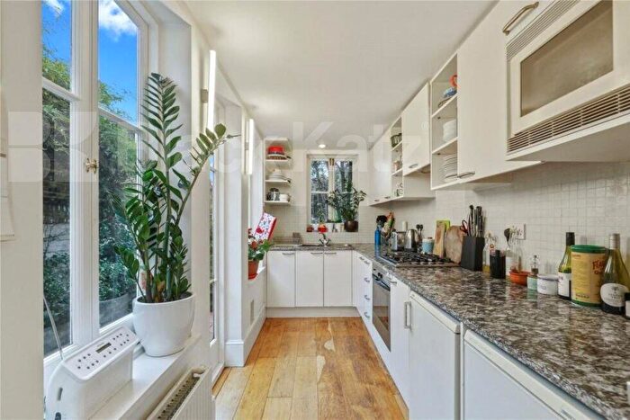 3 Bedroom Flat To Rent In Collage Terrace, Mile End / Bow, E3