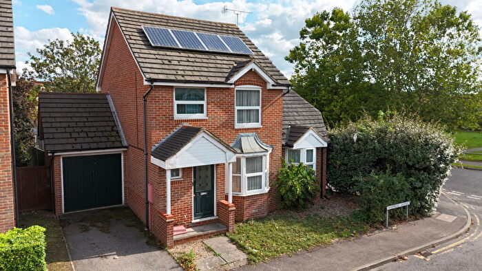 3 Bedroom Detached House For Sale In Whitmore Avenue, Harold Wood, Romford, RM3