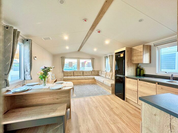 2 Bedroom Park Home For Sale In Colchester Road, St. Osyth, Clacton-On-Sea, CO16