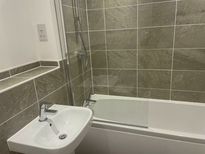 2 Bedroom SemiDetached House To Rent In Pooley Avenue, Howden, East