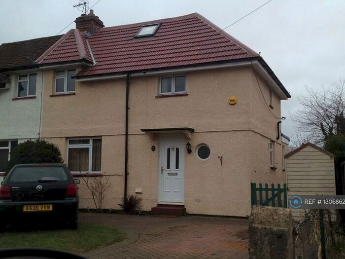 3 Bedroom Semi-Detached House To Rent In Maran Avenue, Welwyn, AL6