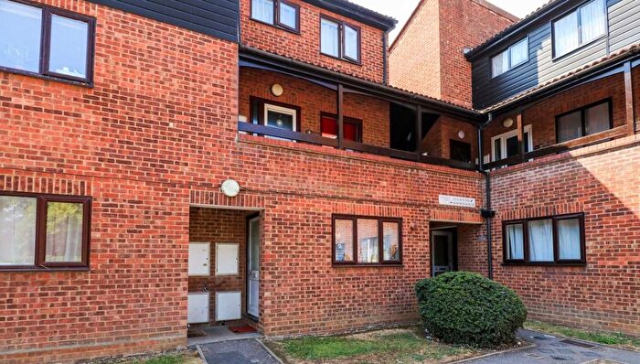 3 Bedroom Flat To Rent In Middlefield, Hatfield, AL10