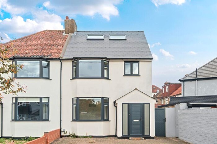 4 Bedroom Semi Detached House To Rent In Merriman Road, SE3