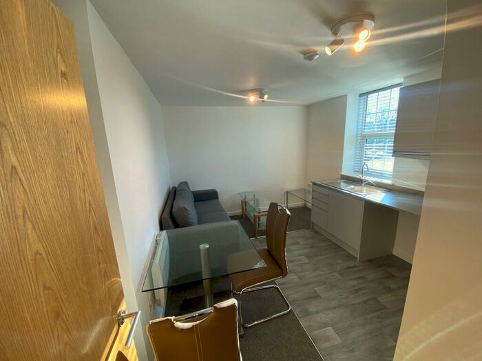 1 Bedroom Apartment To Rent In Peach Trees Apartments, NG18