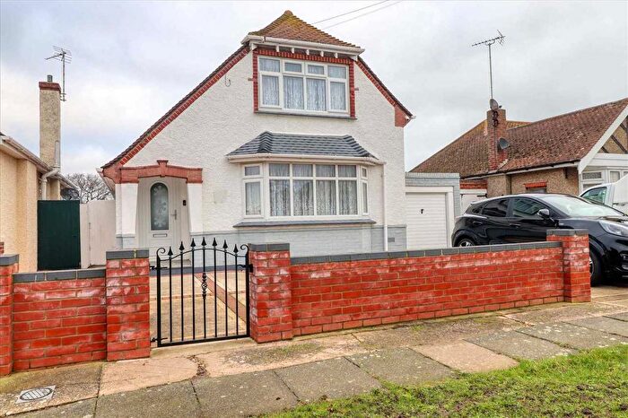2 Bedroom Detached House For Sale In Kents Avenue, Holland On Sea, CO15