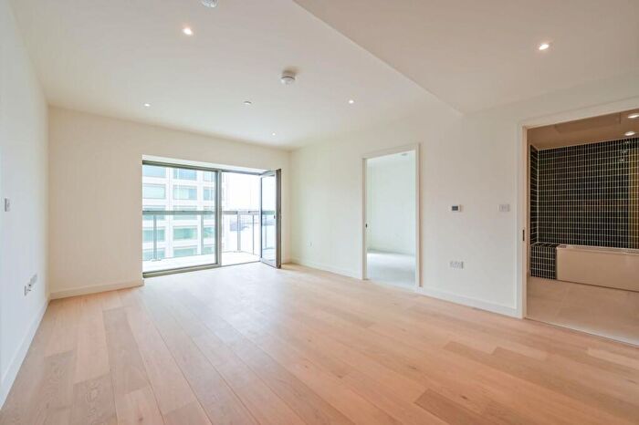 2 Bedroom Flat To Rent In Riverscape Walk, , Silvertown, London, E16