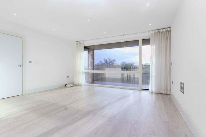 2 Bedroom Flat To Rent In Lakeside Drive, Park Royal, London, NW10